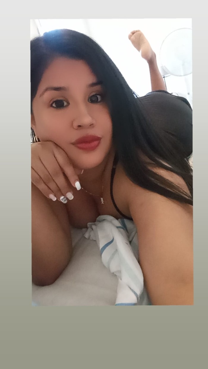 Chica muy linda y traviesa en (torrasa)