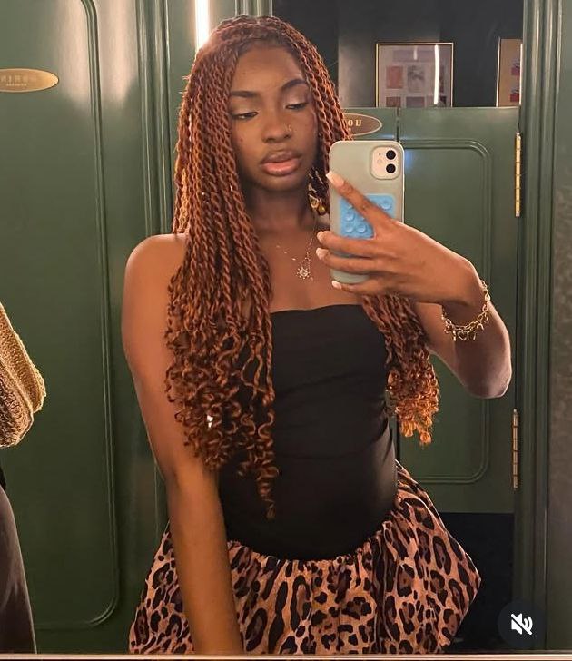 diosa de ebano con pareja para club liberal