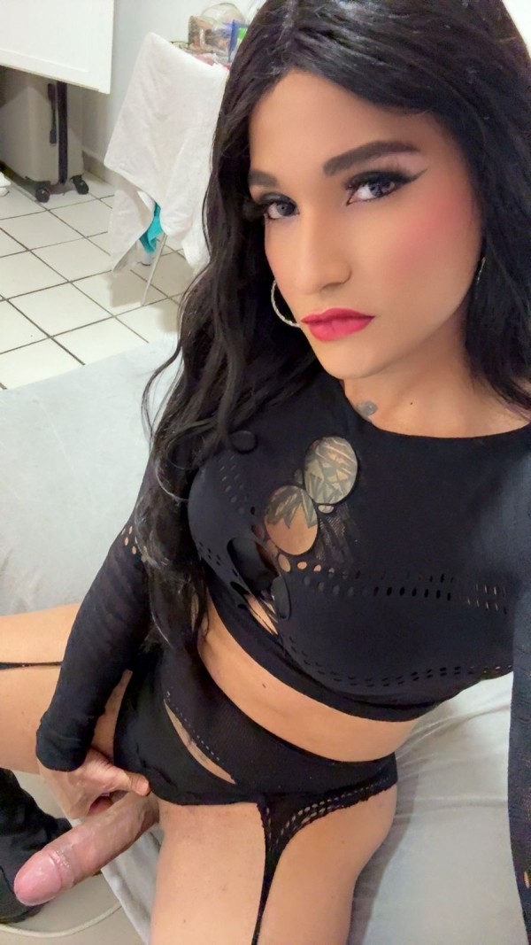 Novedad!! Hermosa morena muy cachonda