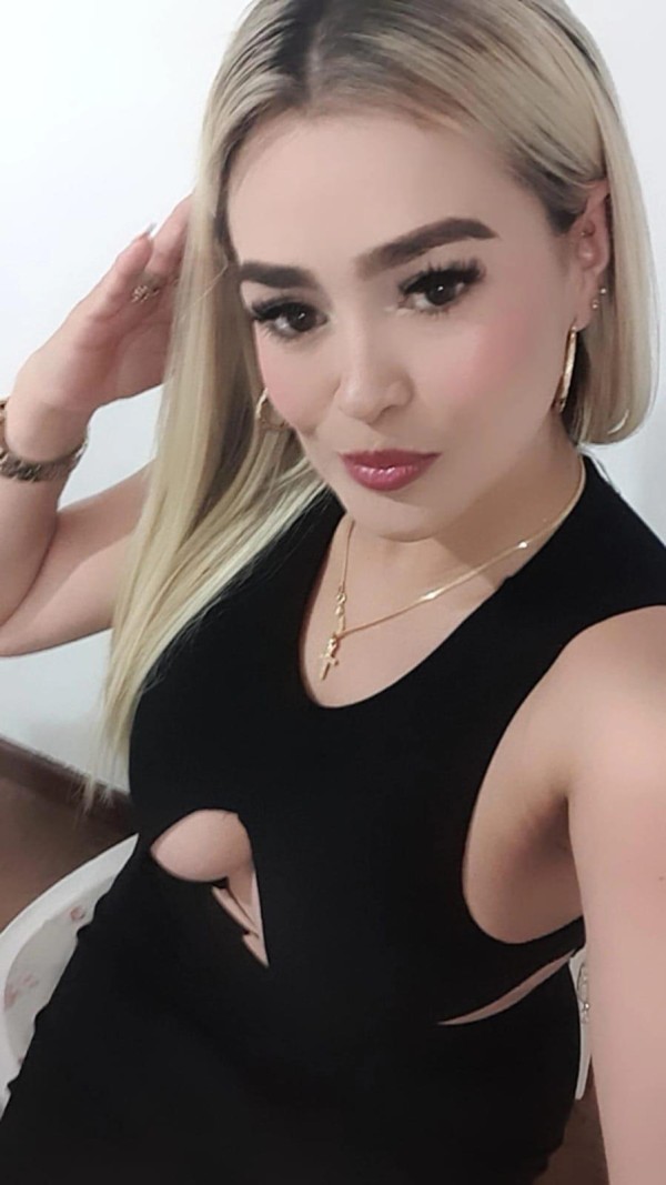 Rubia cachonda y atrevida