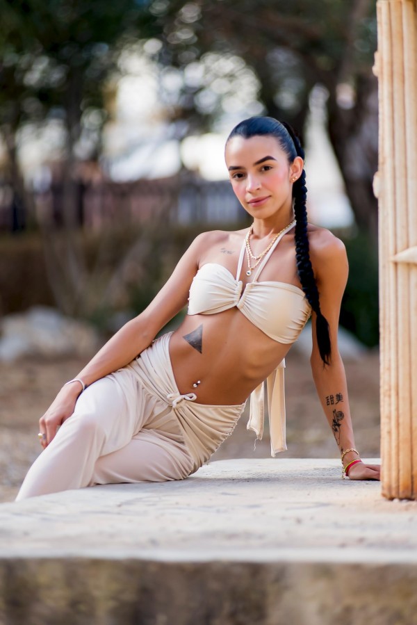 EN PLAYA DEN BOSSA CUERPO DE ESCANDALO Y CARA ANGELICAN