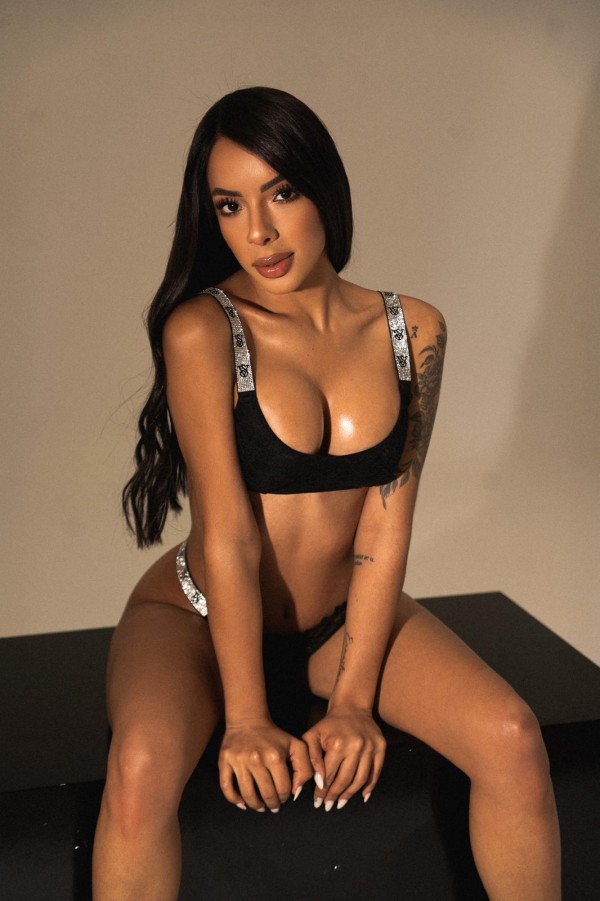 Nicky – Venezolana Acompañante de Lujo en Ibiza