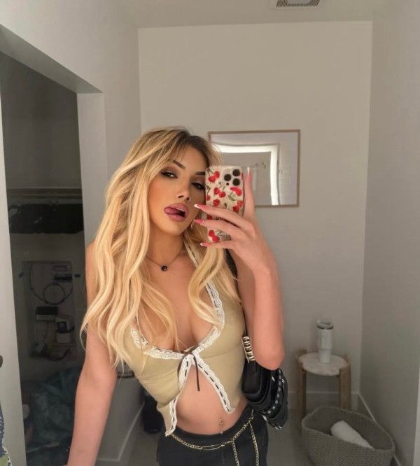 NOVEDAD KARLA DIVERTIDA EXTROVERTIDA Y CARIÑOSA VEN A DISFRUTAR