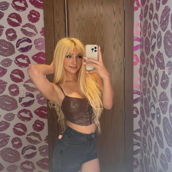 NOVEDAD GUAPA. Karla    DIVERTIDA EXTROVERTIDA Y CARIÑOSA VEN A DISFRUTAR