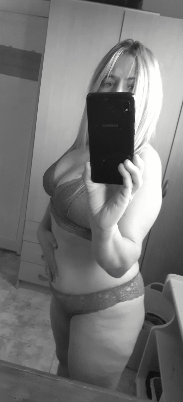 Hola buenas soy lola independiente cariñosa y jugu