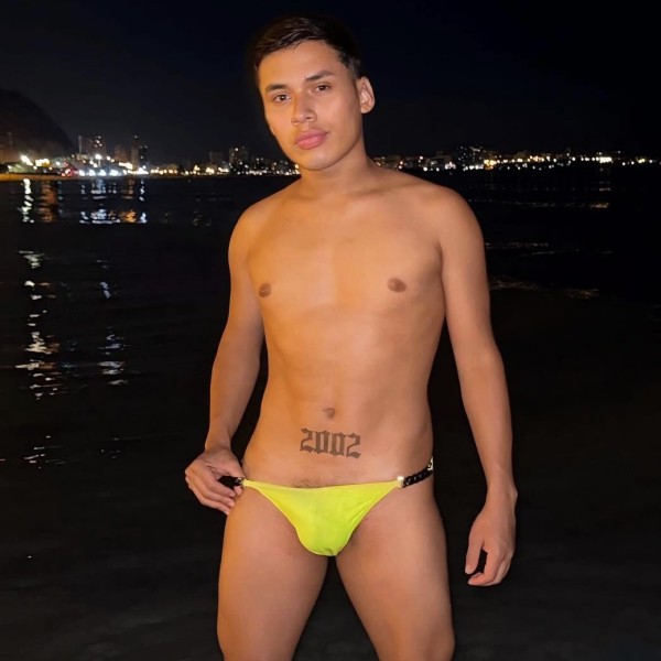 20 cm de polla gruesa real LATINO JOVEN pocos días x LLEIDA 24hs