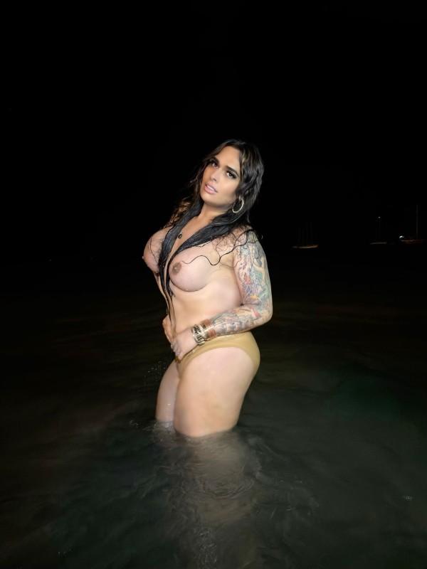 Transexual femenina colombianA LOS CRISTIANOS