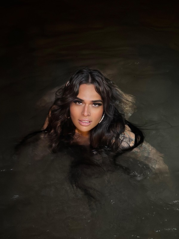 Transexual femenina colombianA LOS CRISTIANOS