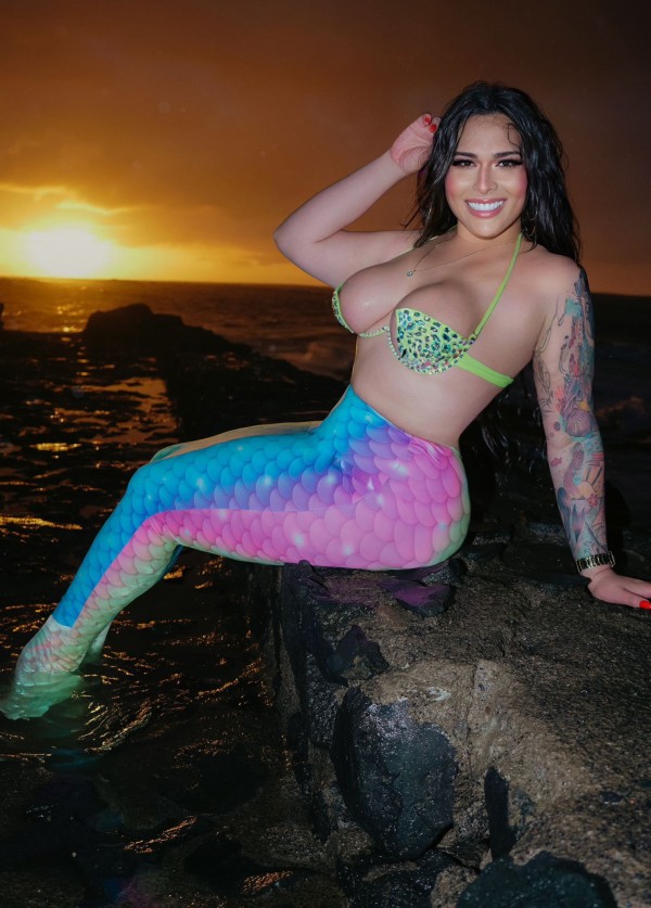 Transexual femenina colombianA LOS CRISTIANOS