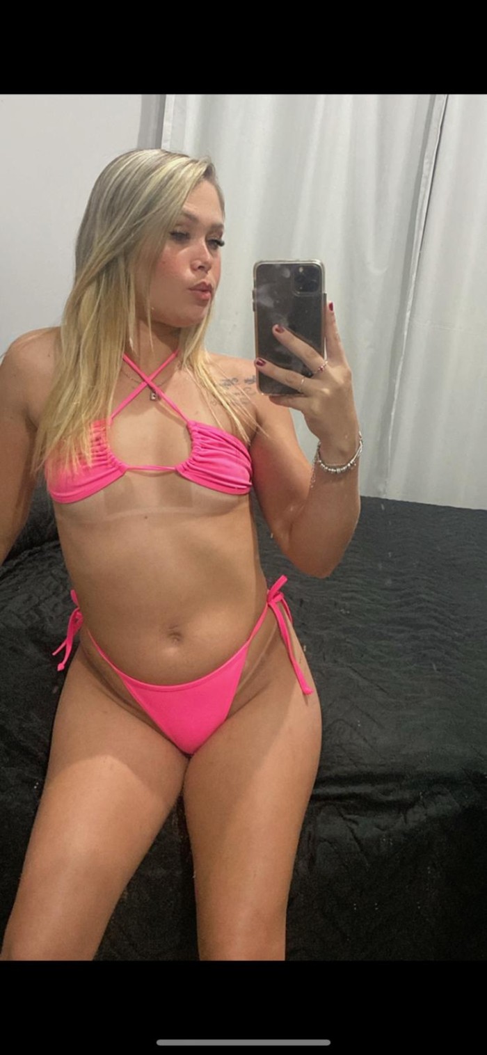 Karen brasileña jovencita rubia guapísima