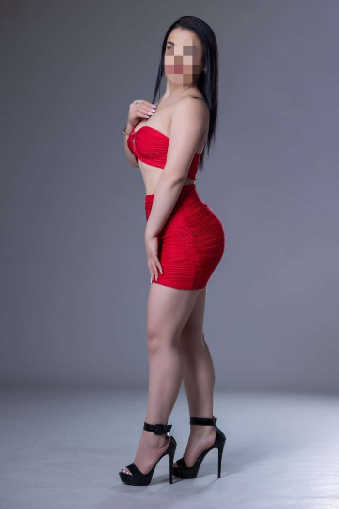 CARIÑOSA Y DIVERTIDA CON MUCHAS GANAS VIA JULIA