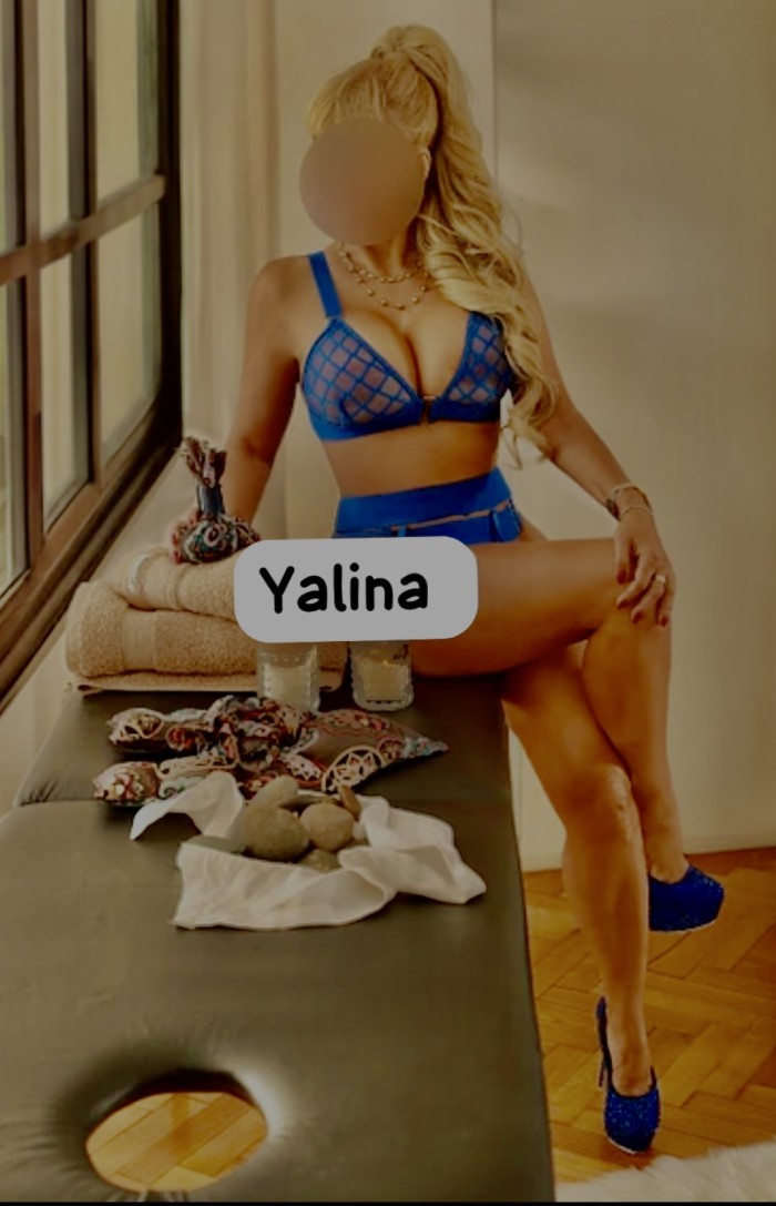 Yalina espectacular rubia exótica madura