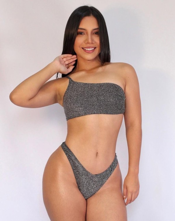 Hola amigos soy Sofia de 23 añitos nueva en Tenerife Santa cruz