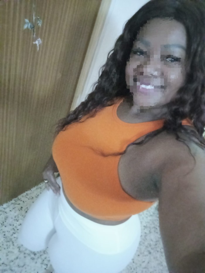 HERMOSA LATINA ARDIENTE FIESTERA Y COMPLACIENTE