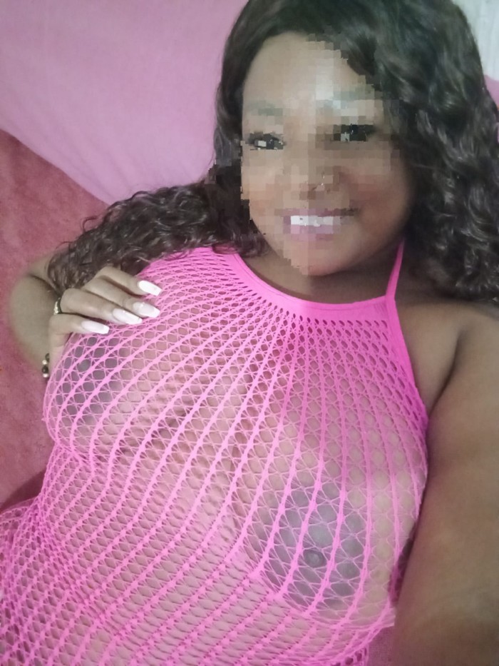 HERMOSA LATINA ARDIENTE FIESTERA Y COMPLACIENTE