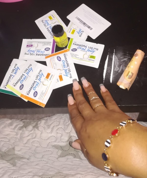 Fiestera fetichera y doy anal completa