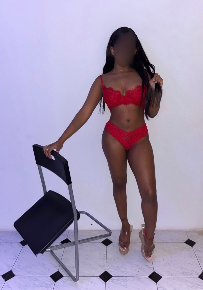 Deseosa de tener tu rica polla en mi coño