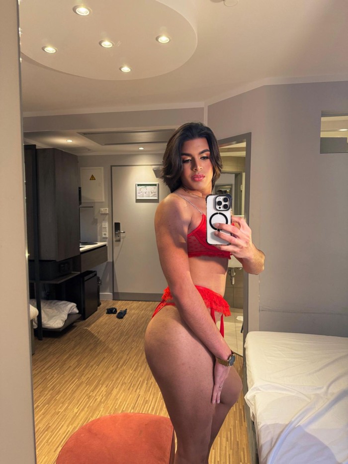 Extraordinaria joven guapa chica transexual calien