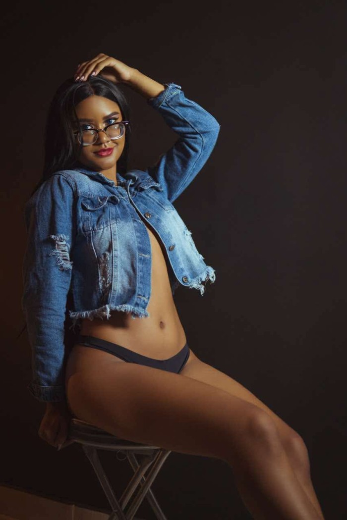 CHICA SEXY Y FIESTERA CON PACK DE HORAS