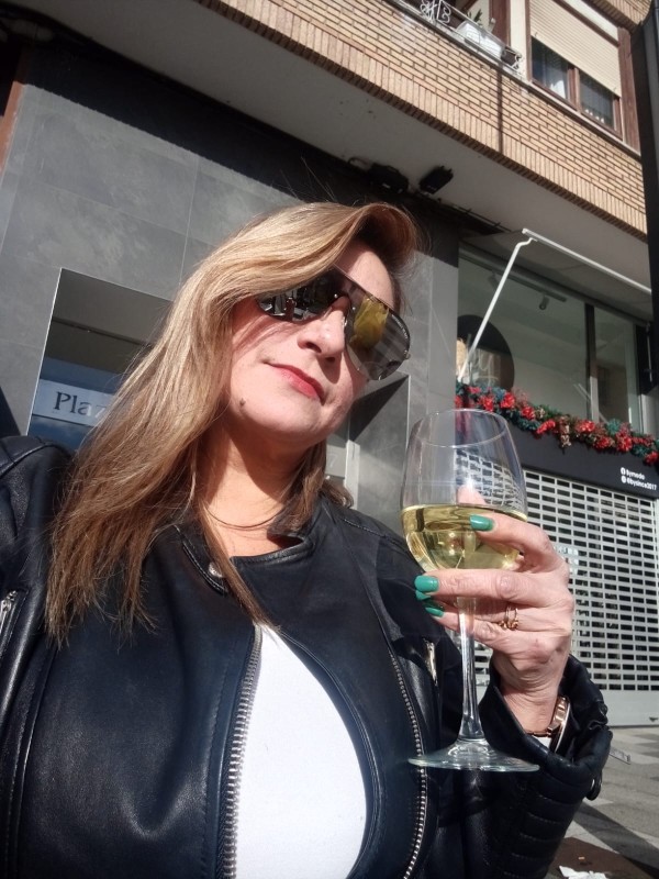 LARISSA  NOVEDAD 641233054 – MADRID