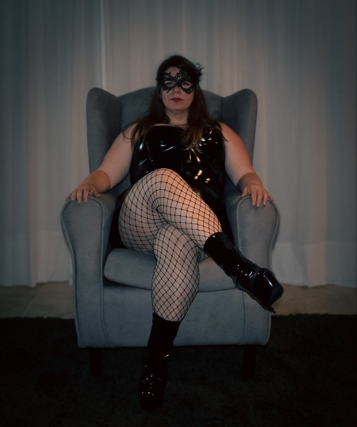 MISTRESS LOBA, BDSM, PLACER CON PROPÓSITO, DOMINIO CON ARTE