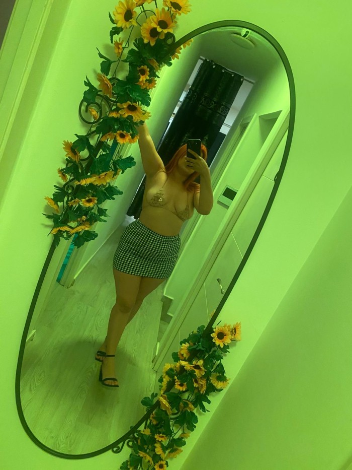 Nora, Tú pelirroja ardiente y complaciente