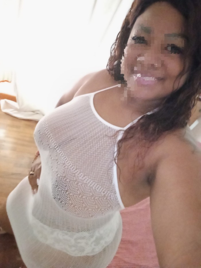 CHICA CON NALGAS GRANDES