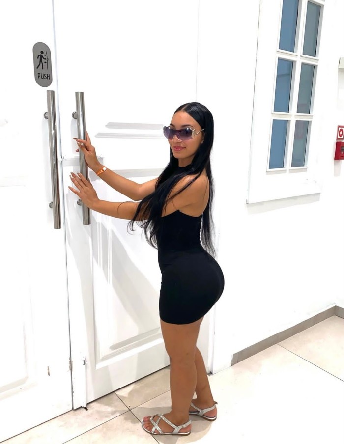 Todo mi cuerpo es natural joven y bella !!