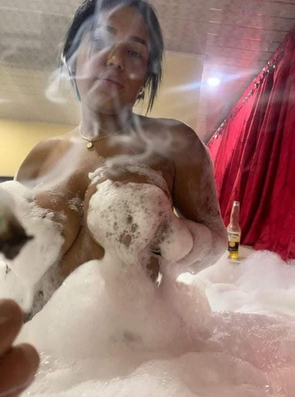 Gordita anal profundo con lindas nalgas