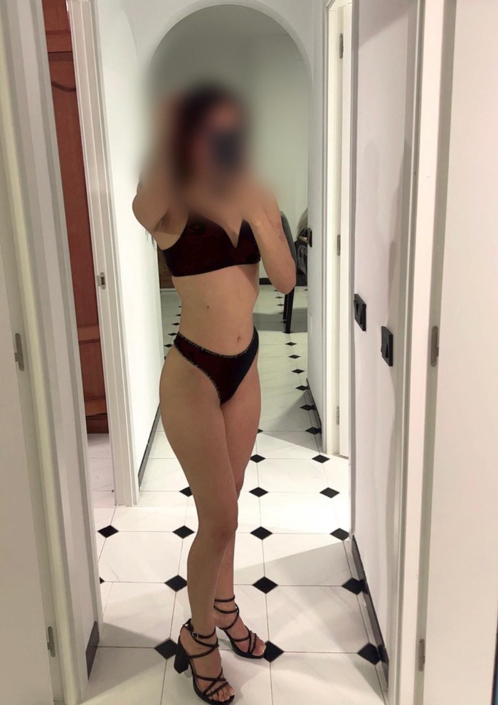 Domicilios 24hs latina jovencita delgadita