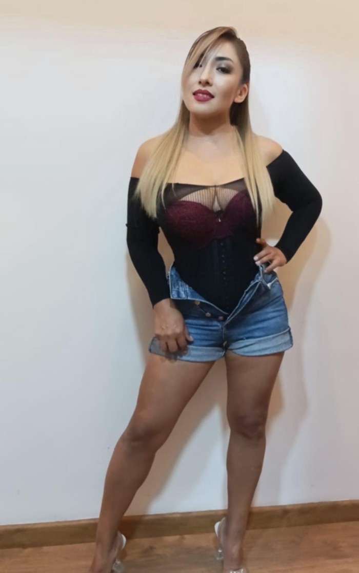 Rubia espectacular muy sexy  – Plaza España