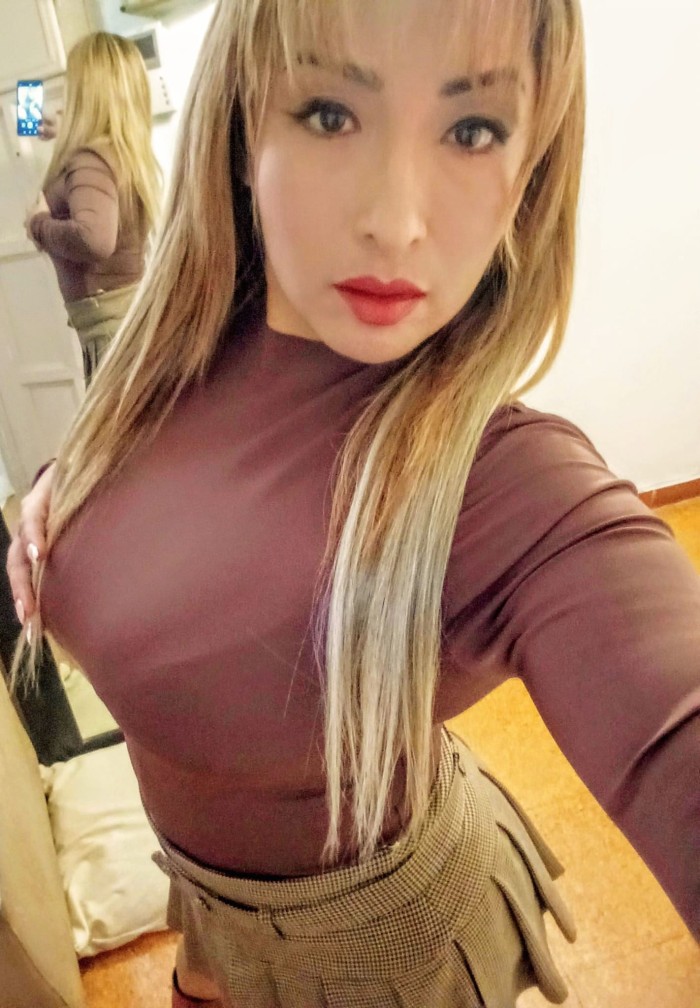 Rubia espectacular muy sexy – Plaza España