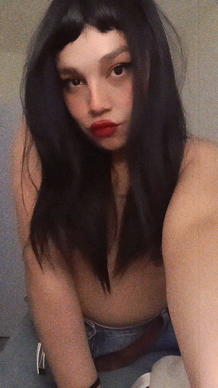 CHICA TRANS MUY ATREVIDA Y VICIOSA DESPLAZAMIENTO