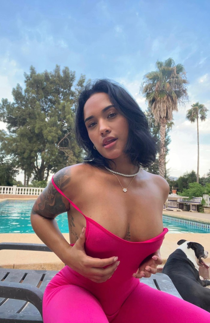 PAOLA LA TRAVIESA Y FIESTERA DE COLLBLANC