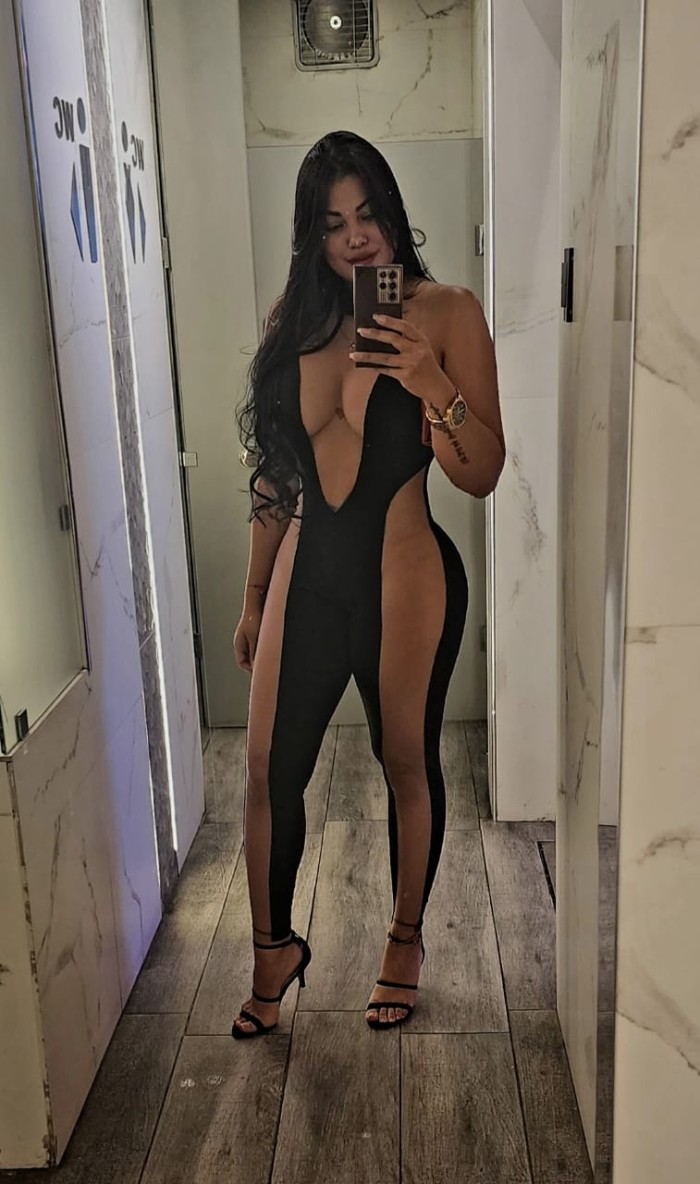 ME LLAMO JADE – Escort Colombiana de Lujo en Ib