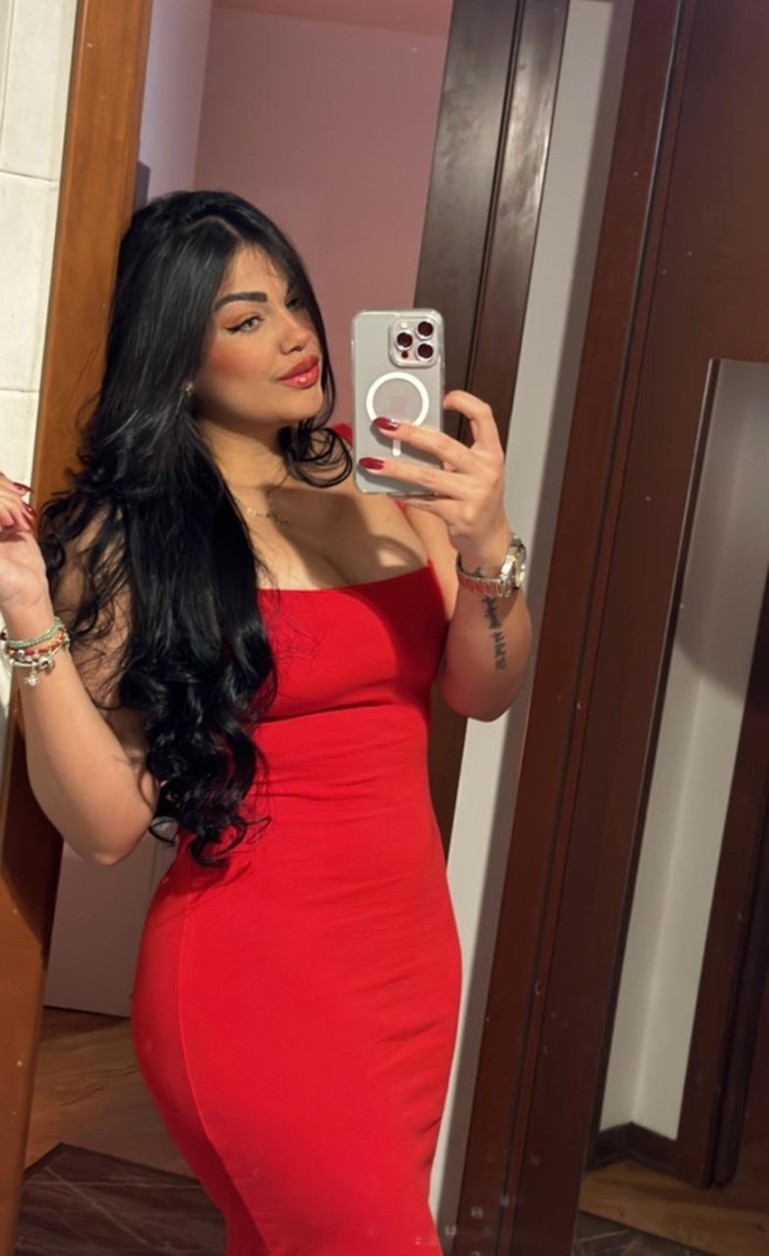 ME LLAMO JADE – Escort Colombiana de Lujo en Ib