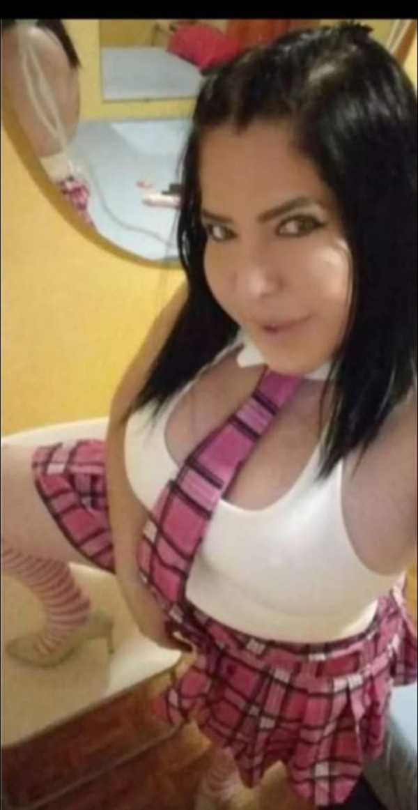 Susan madurita complaciente en la cama