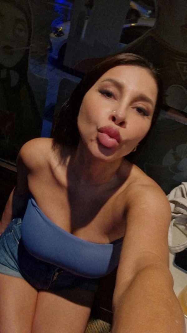 BELA SEXY TETONA! con coñito apretadito llamame o  WhatsApp