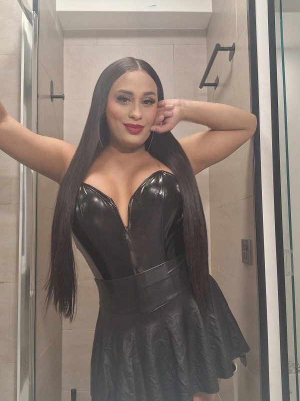 Hola mi amor soy una hermosa mulata muy guarra descomplicada y coquera