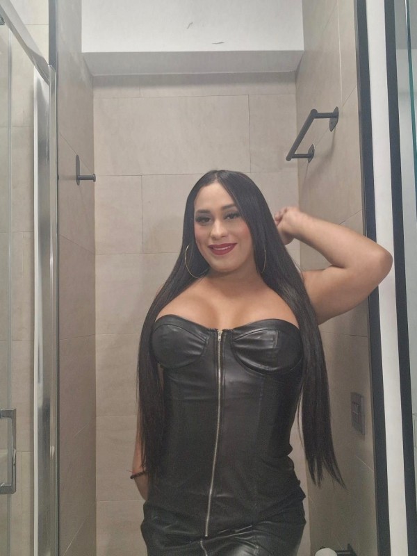 Hola mi amor soy una hermosa mulata muy guarra descomplicada y coquera