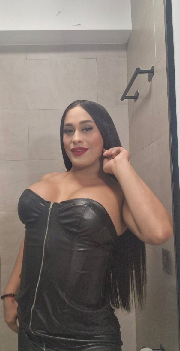 Hola mi amor soy una hermosa mulata muy guarra descomplicada y coquera