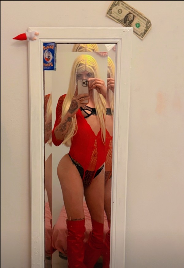 MODELO DOTADA 20Cm SOY REINA EN LAS FIESTAS BLANCAS Y DE COLORES