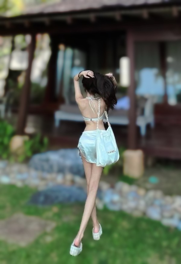 24 años BRUNETTE elegante y soicada GUAPÍSIMA