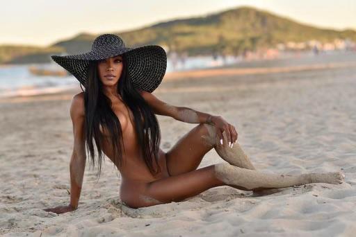 ÀMBAR SEDUCTORA DIOSA DE ÈBANO – EN COLLBLANC