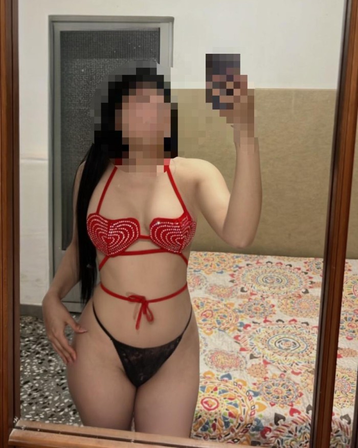 DELGADITA BIEN MOJADITA Y ESTRECHITA