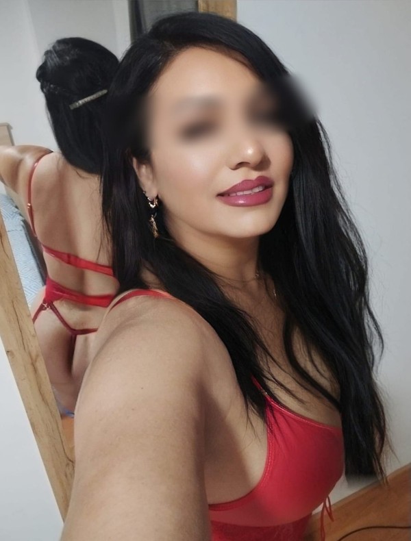 Latina caliente sexy en Avilés
