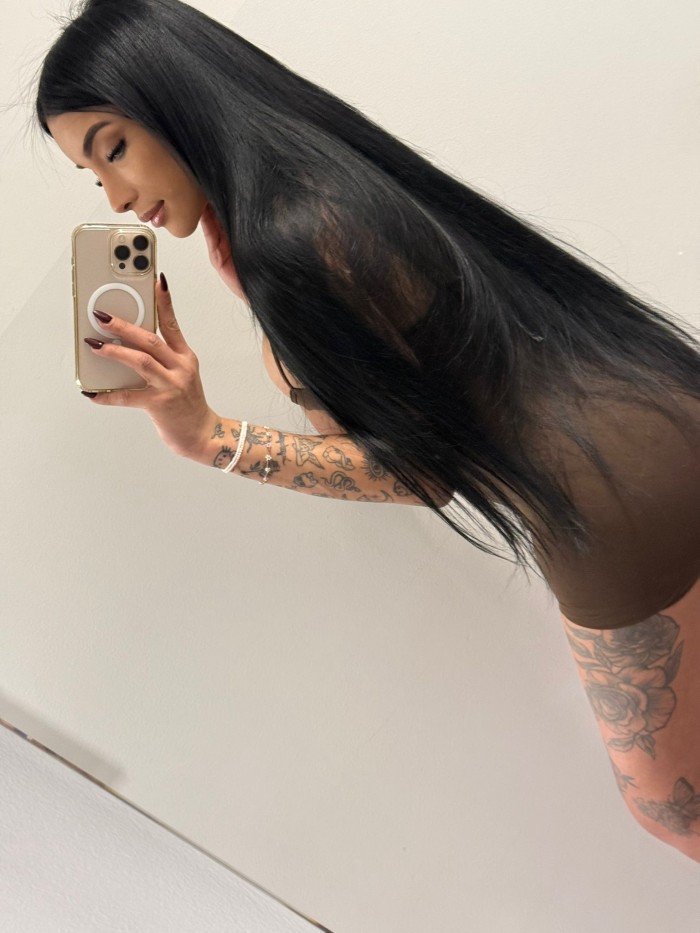BELLA CHICA TRANS DE TAN SOLO 20 AÑITOS DOTADA VER