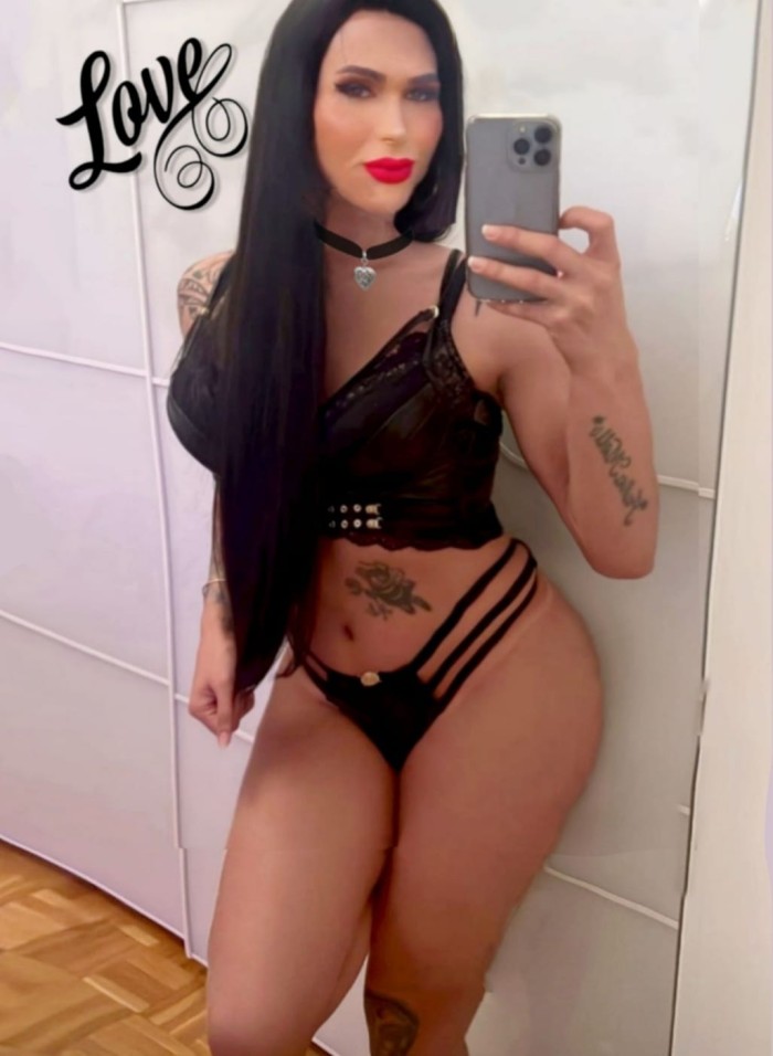 Tranny Claudia morenaza exótica Alta TATUADA 1.80