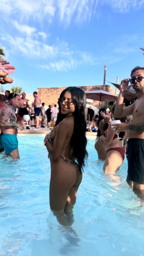 LESLY Colombiana de 20 Añitos Lista para Seducirte festera