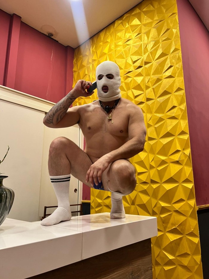 Sebastián latino fiestero a tope